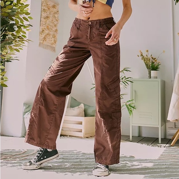 BDG Pants - BDG low wasted Wide-Leg Brown Cargo Pants